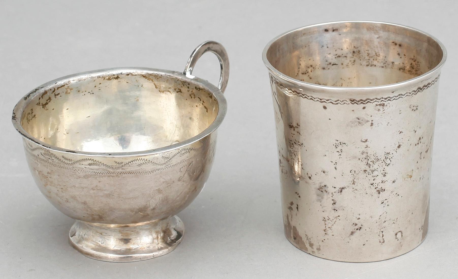 TUMLARE samt BÄGARE, silver, bland annat Peter Romare, Hälsingborg, 1866. Vikt ca 57g.