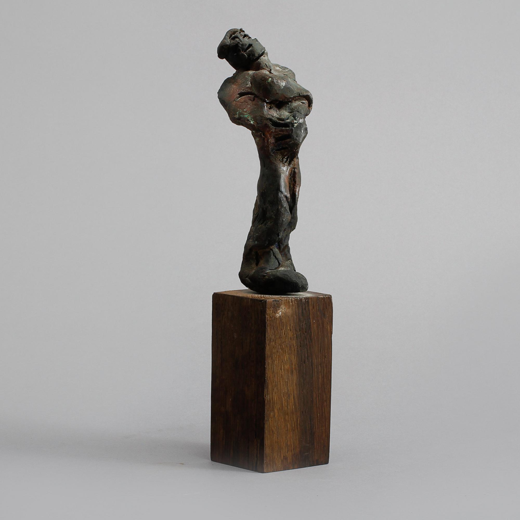 CLAES HAKE. Skulptur, brons på träsockel, signerad, 1900-talets andra hälft.