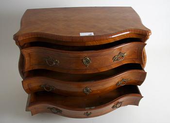 BYRÅ, rokoko, 1700-talets mitt.