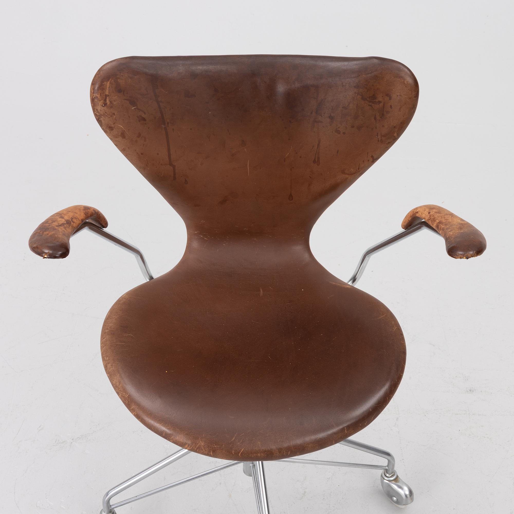 Arne Jacobsen, skrivbordsstol, "Sjuan", Fritz Hansen, Danmark, 1969-tal.