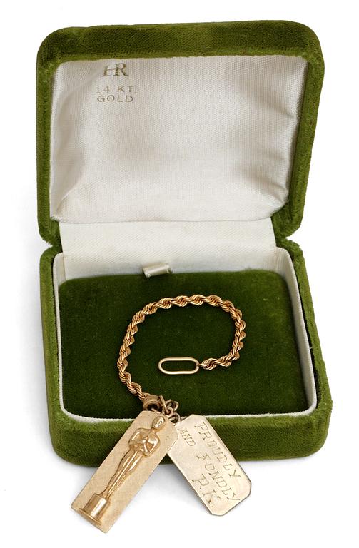 PENDANT. 14 carat gold.
