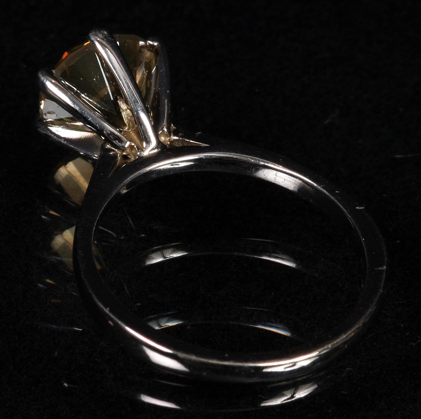 RING, vitguld, 14 k, diamant ca 2,7 ct.