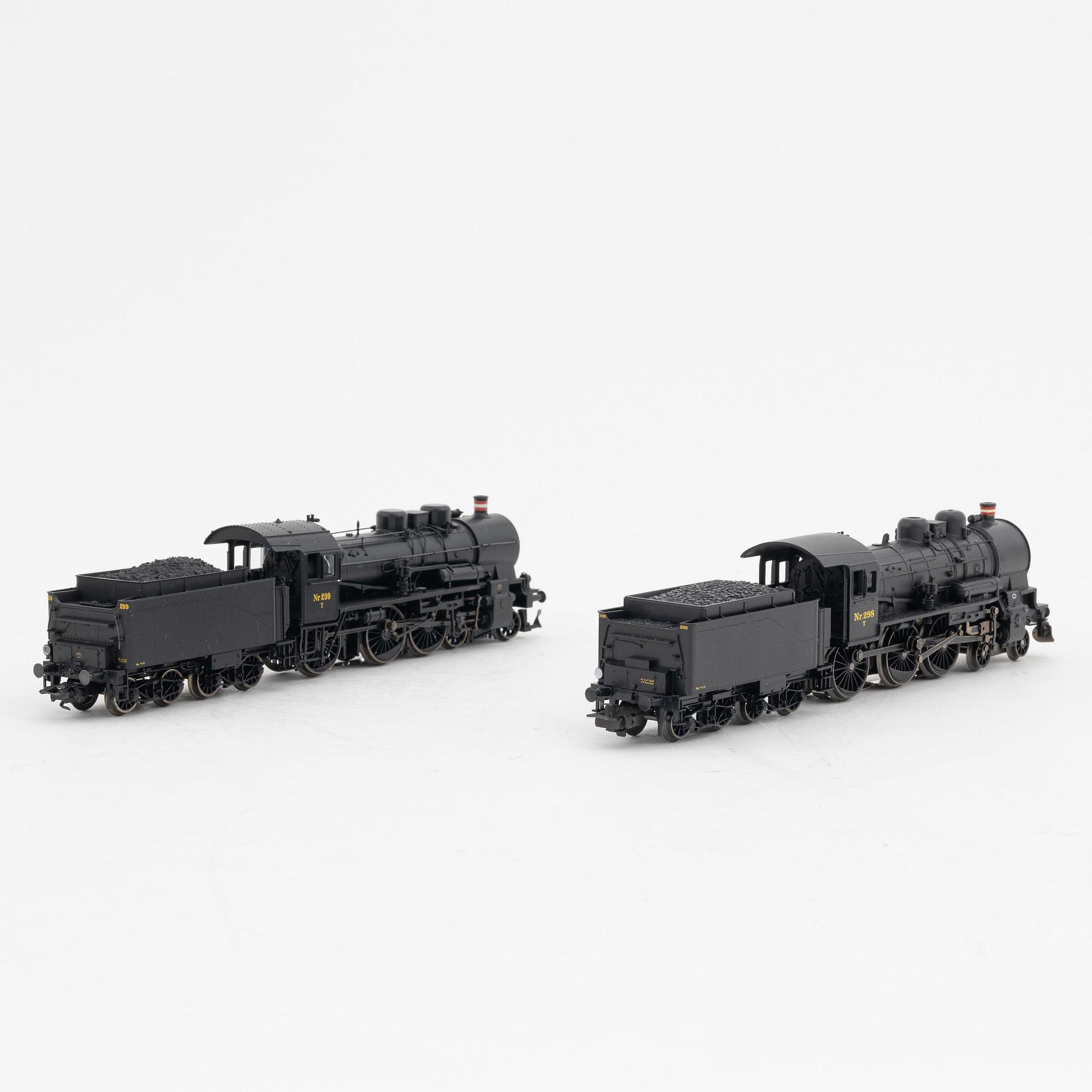 Märklin, two steam locomotives gauge H0, model 37037 and 34989, in boxes.