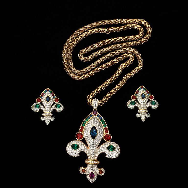 A necklase and a pair of earrings by Swarowski.