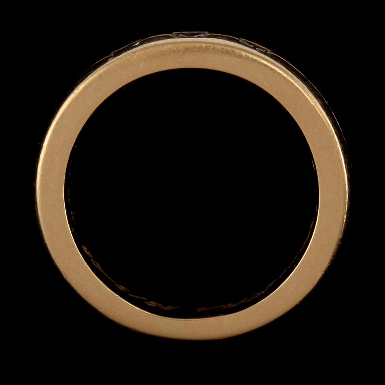 RING, 18k guld med 3 prinsesslipade diamanter, tot 0.30 ct, 2000-tal. Vikt 12 g.