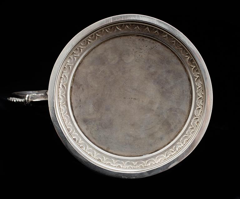 DRYCKESKANNA. silver, renässansstil, importstämplar samt K. Anderson, Stockholm, 1941. Vikt ca1180g.