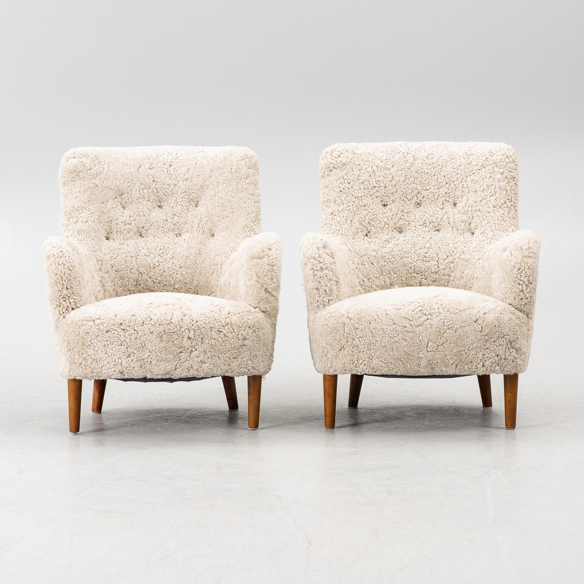 Carl Malmsten, A pair of Samsas easy chairs, second half of the 20th century.