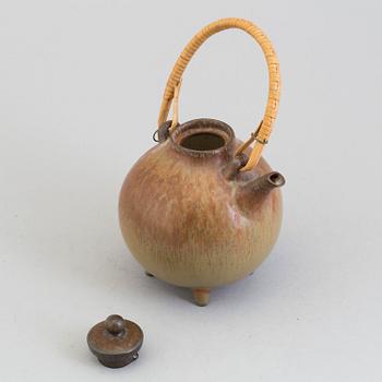 A Gunnar Nylund stoneware teapot, Rörstrand 1950´s.