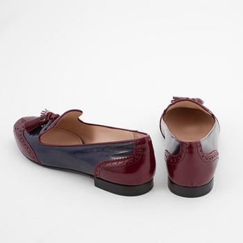 PRADA, a pair of two-toned leather loafers. Size 36.