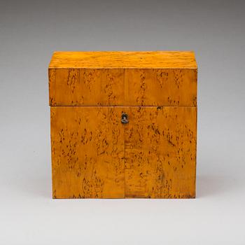 FLASKSCHATULL, 1800-talets första hälft.