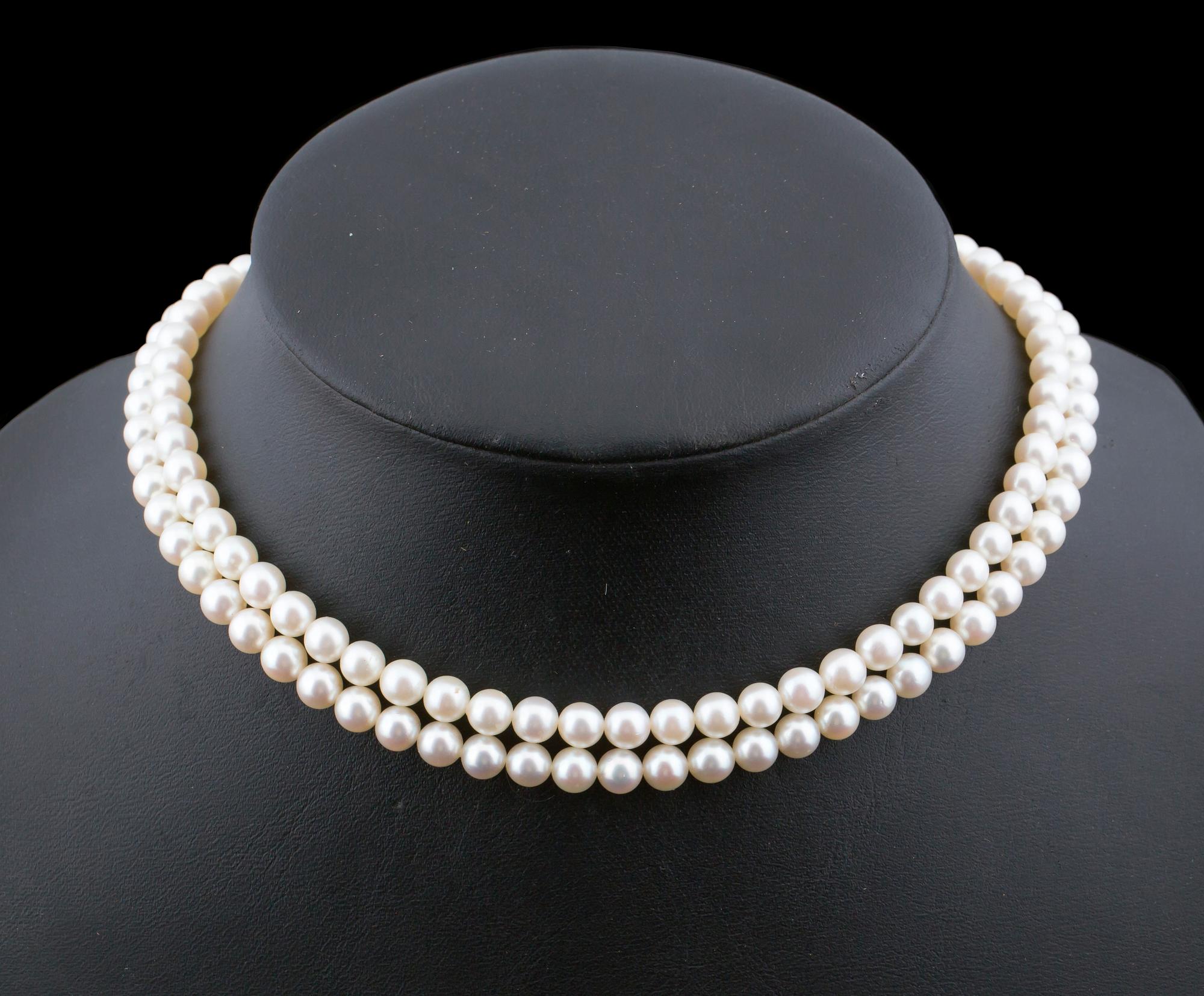 PÄRLCOLLIER, två-radigt, Mikimoto, Japan, odlade pärlor, originallås i silver.