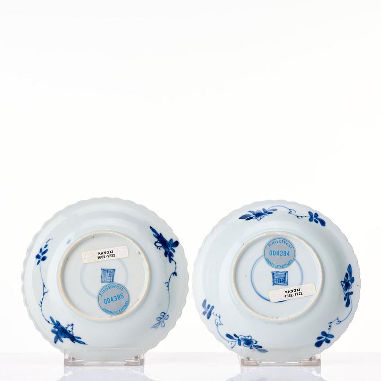 A pair of blue and white cups with stands, Qing dynasty, Kangxi (1662-1722).