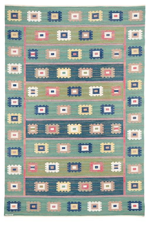 CARPET. "Grön äng". Flat weave. 304 x 202,5 cm. Signed AB MMF.