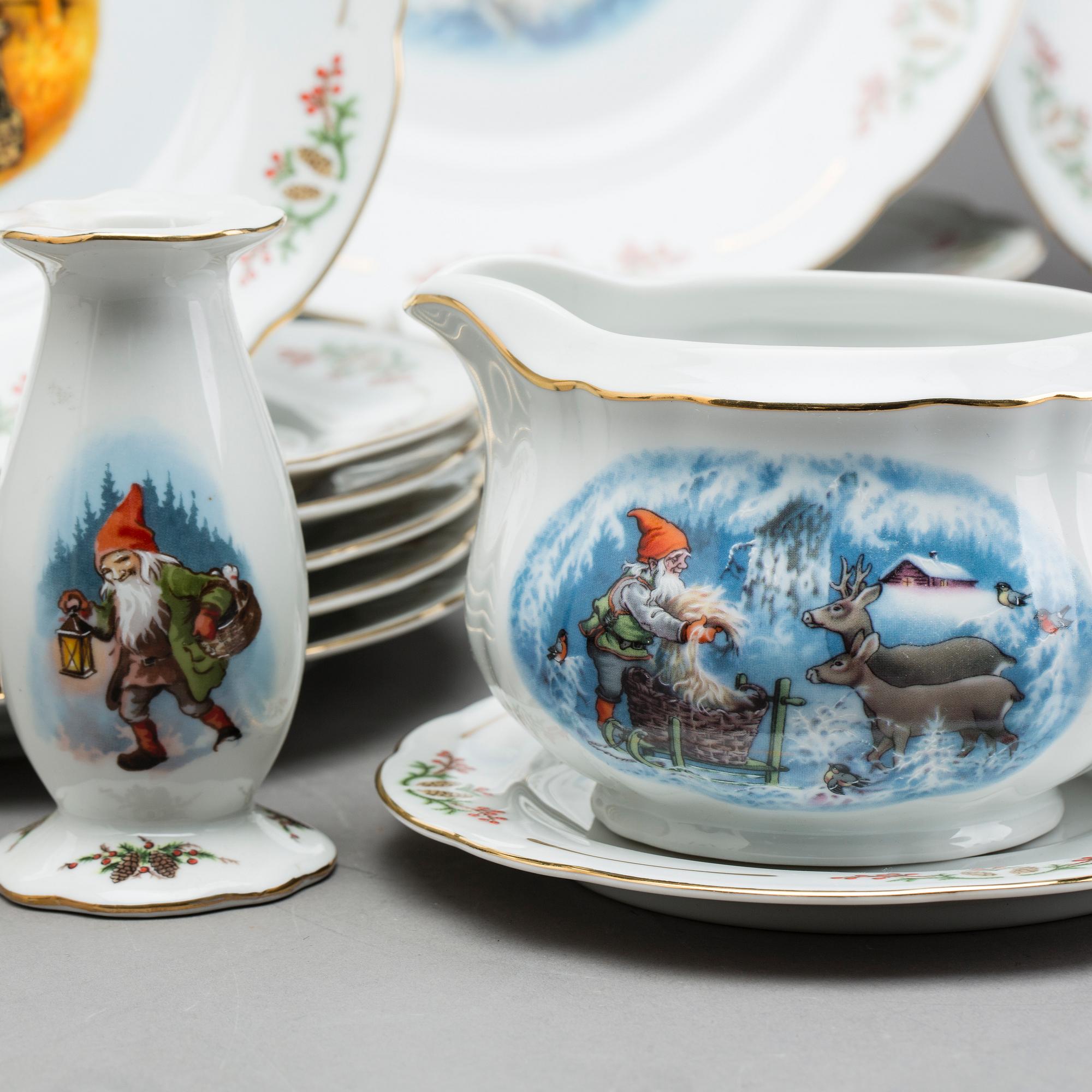 JULSERVIS, porslin, 42 delar, "Christineholm", Fyrklövern, 1900-talets andra hälft.