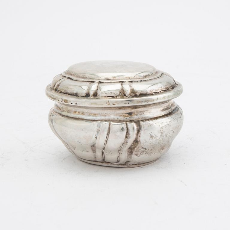 A Swedish 18th century Rococo silver sugar bowl mark of JP Berg Norrköping, weight 152 grams.