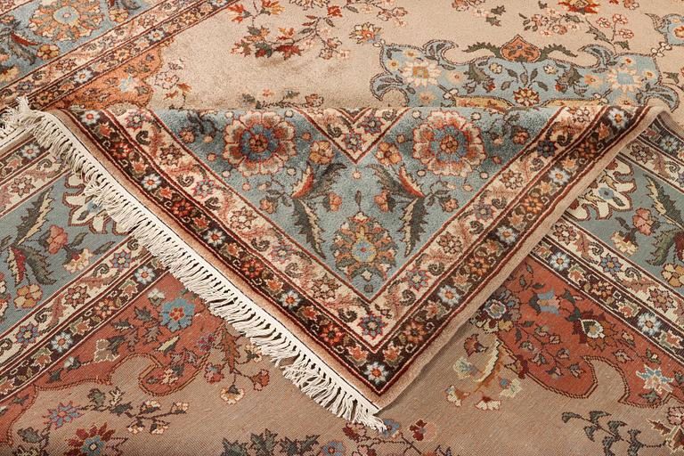 Matta, orientalisk, ca 363 x 268 cm.