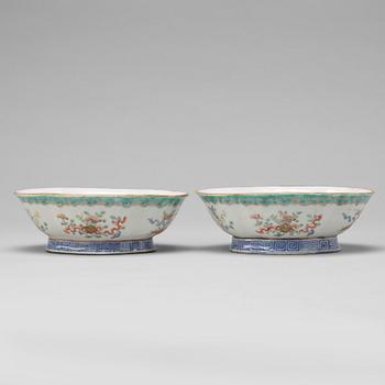 A pair of Chinese famille rose bowls, early 20th century,