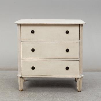 A 20th century gustavian style chest of drawers.