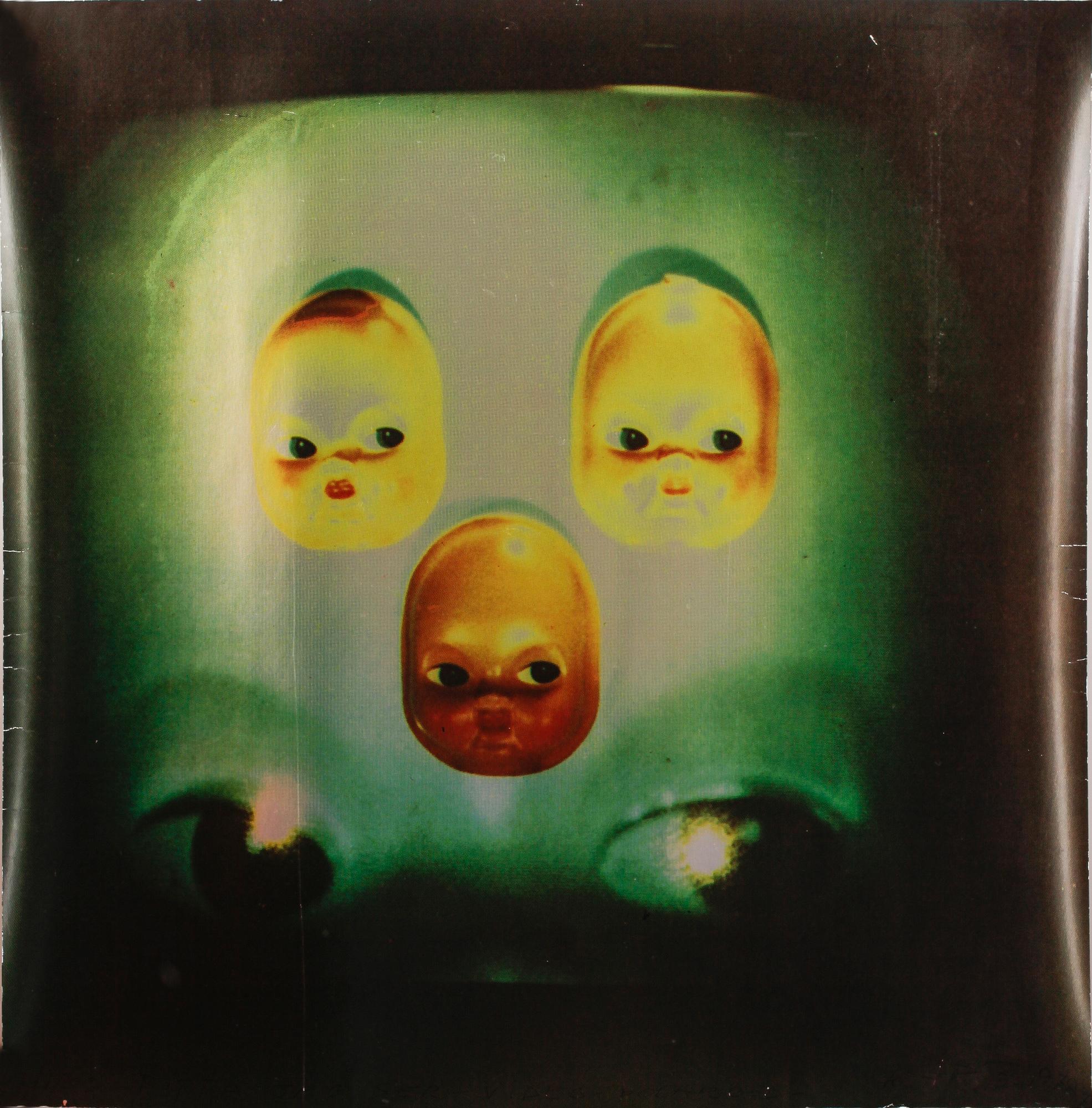 KJARTAN SLETTEMARK, 5 affischer, textil med tryck, utställningskatalog. 3 affisher signerade o dat -79 resp -81.