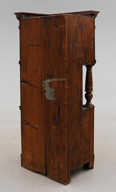 HÖRNSKÅP, renässans, 1600-talets mitt.