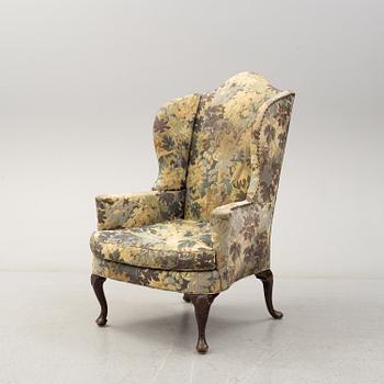 A Queen Anne-style armchair, 19th century.