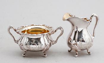 SOCKERSKÅL OCH GRÄDDKANNA, silver, importstämplar. Vikt ca 287 g.