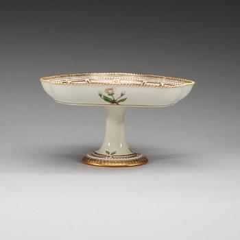 A Royal Copenhagen 'Flora Danica' cake stand, Denmark, 20th Century.