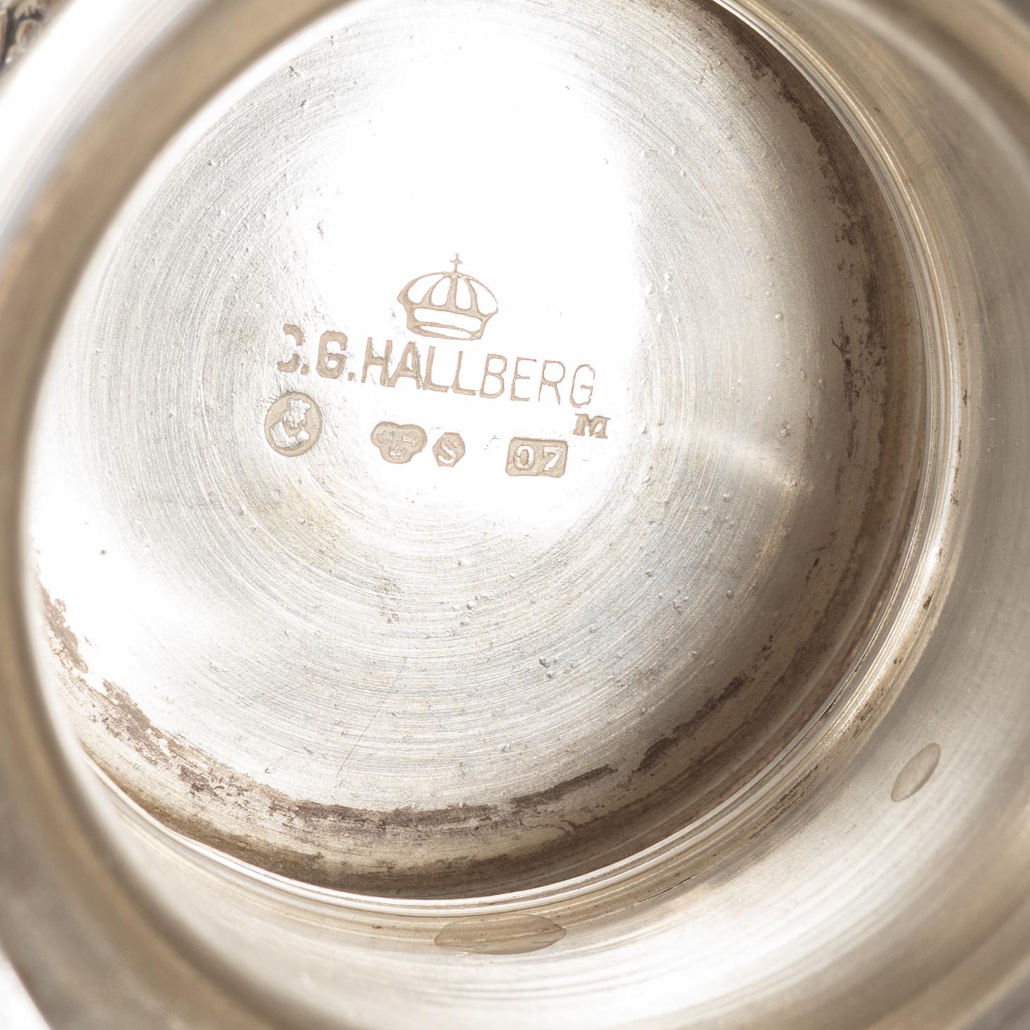 Two beakers, silver, CG Hallberg, Stockholm, 1915–16.