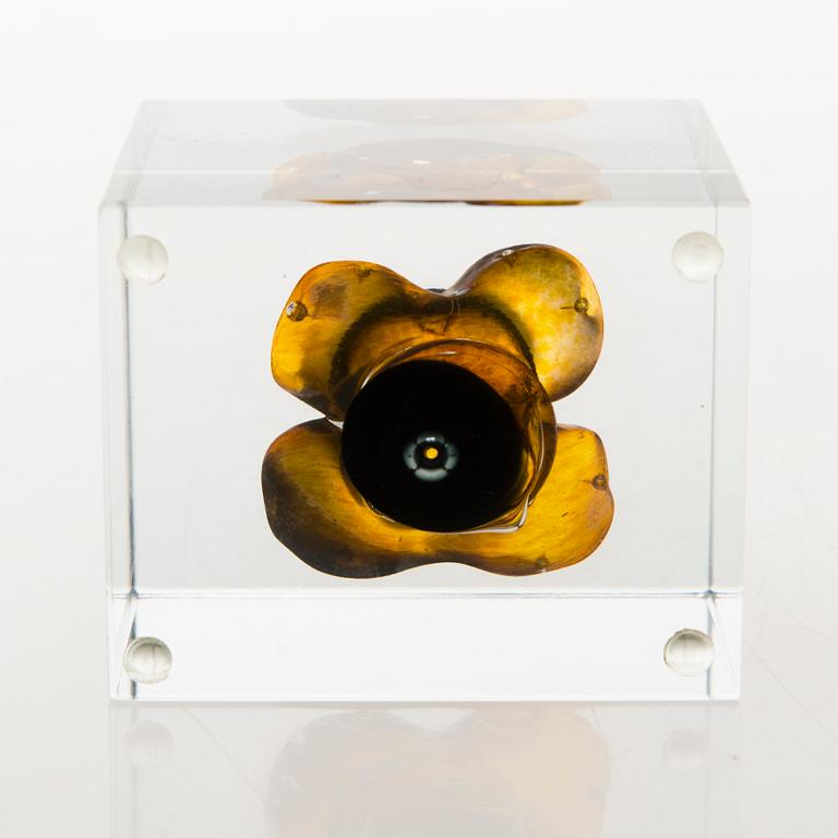 OIVA TOIKKA,  An annual glass cube, signed Oiva Toikka Nuutajärvi 1996 and numbered 528/2000.