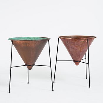 Hans-Agne Jakobsson, a pair of flower pots, model "M-97", Hans Agne Jakobsson AB. Markaryd, 1950-60s.