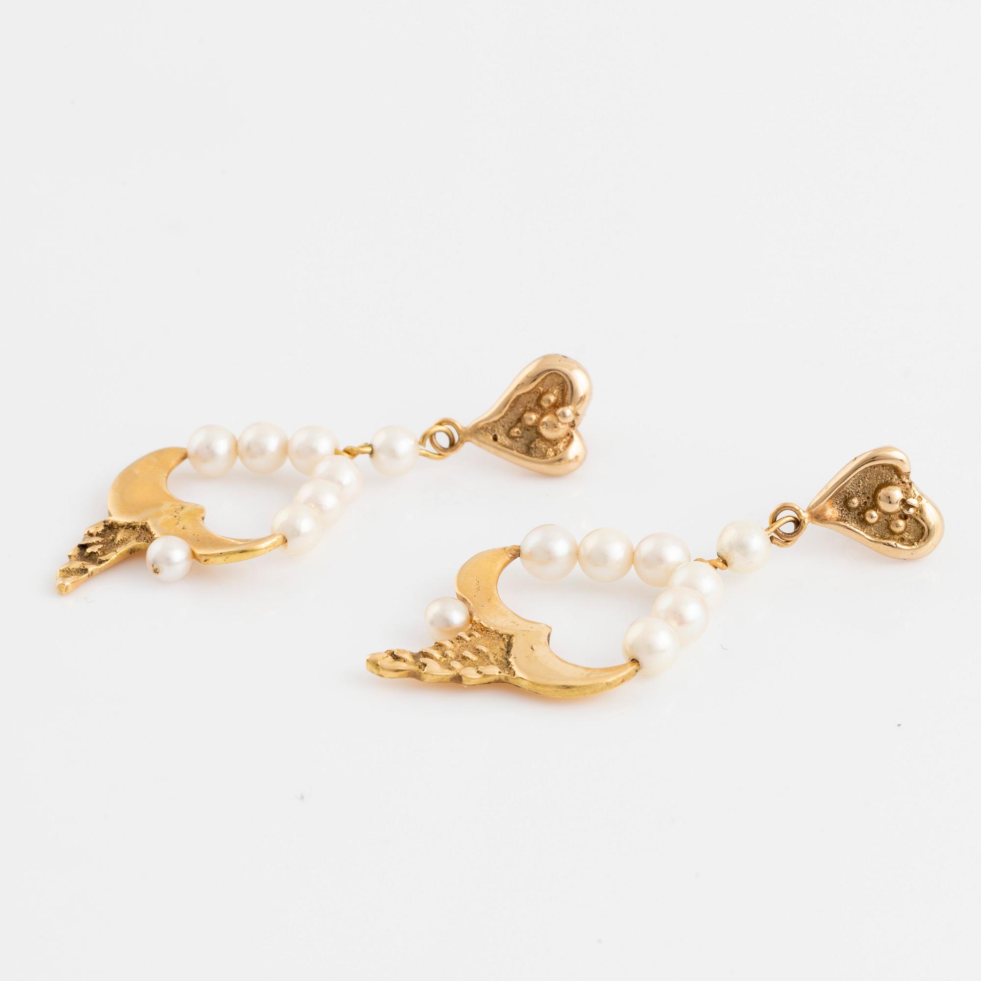 Gold and cultured pearl earrings.