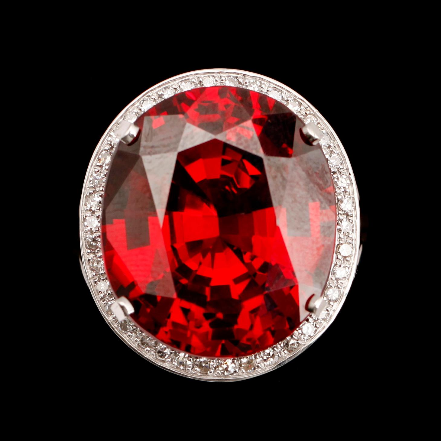 RING, 18 k vitguld, granat 63,5 ct, samt briljanter, VKJ, 2012.