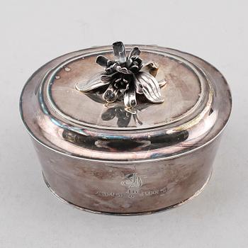 SOCKERSKRIN, silver, W.A Bolin, Stockholm 1947. Total vikt ca 297 g.