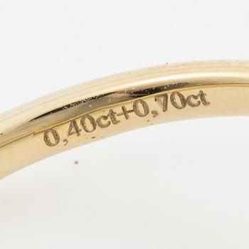 Ring 18K gold set with round brilliant-cut diamonds.