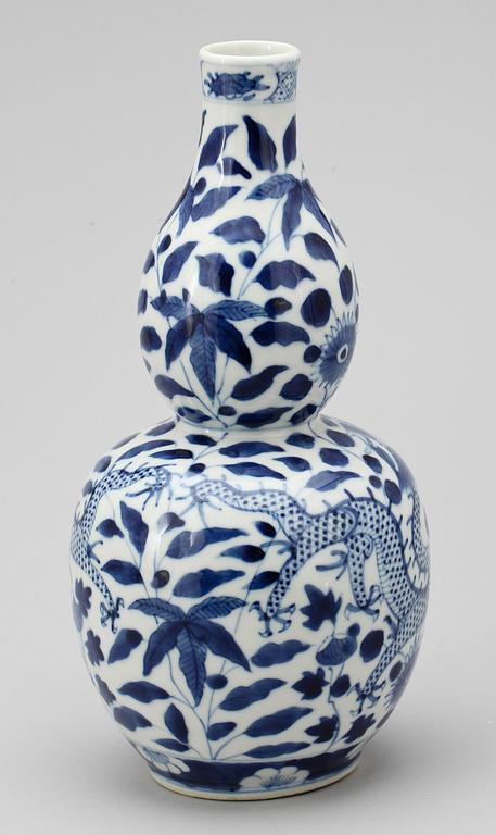 VAS, porslin, Kina, 1900-tal.