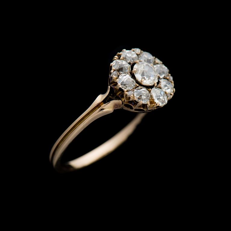 A RING, old and rose cut diamonds, 14K (56) gold. Russia.