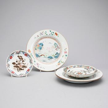 TALLRIKAR,  5 st, porslin Qing dynastin, 1700-tal.