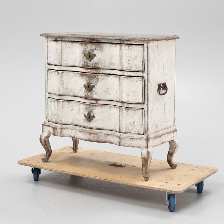 Byrå, senbarock, 1700-talets andra hälft.