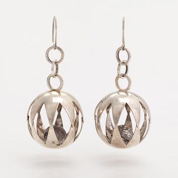 Elis Kauppi, A pair of silver and rutile quartz earrings. Kupittaan kulta, Turku 1966.