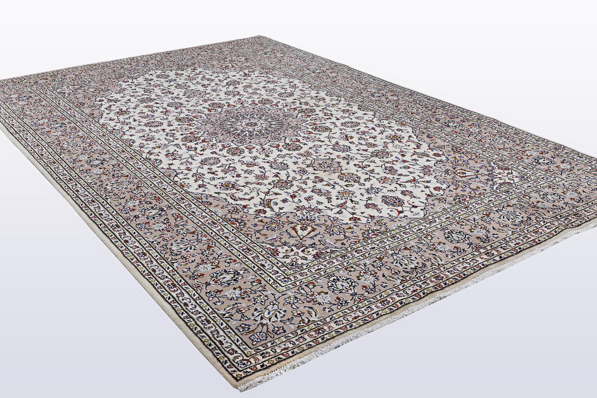 A carpet, Kashan, ca 368 x 245 cm.