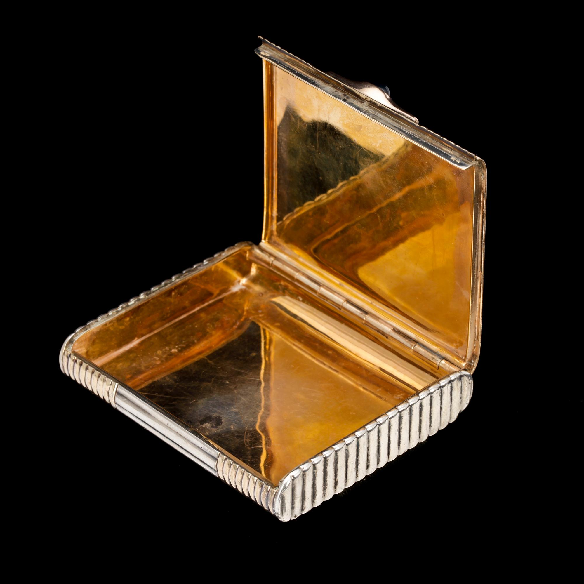 CIGARETTETUI, silver, 1920/30-tal. Tot ca 110 gr.