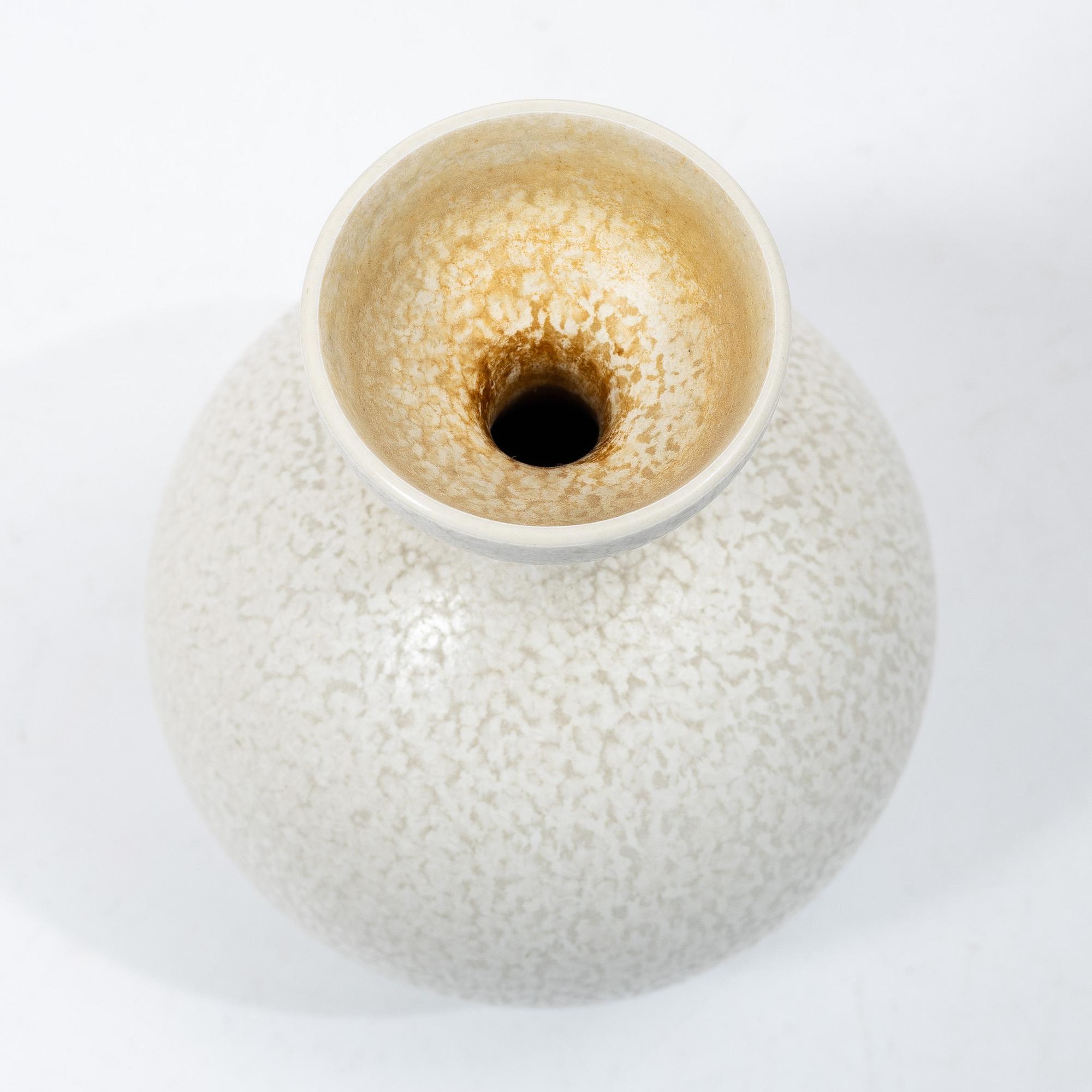 Rörstrand, two vases, Gunnar Nylund and Carl-Harry Stålhane.