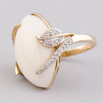 A RING, white quartz, diamonds, gold.