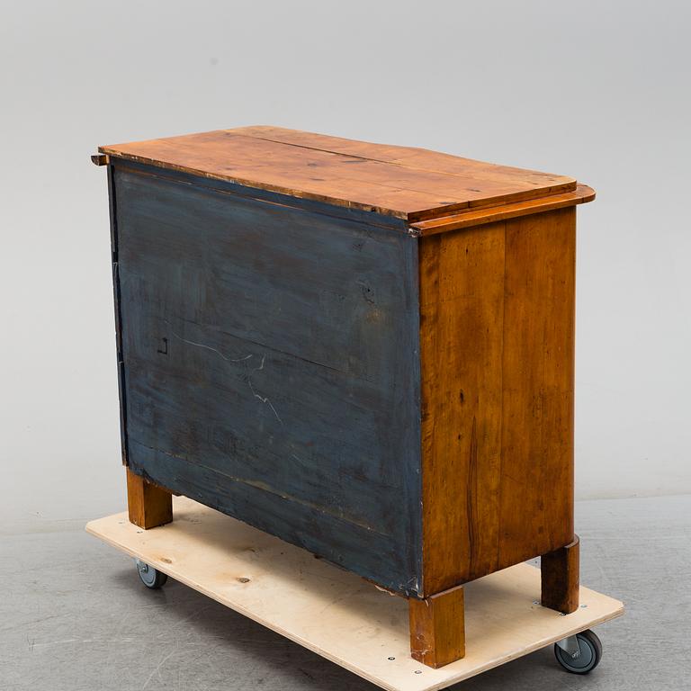 A mid 19th century chest of drawers.