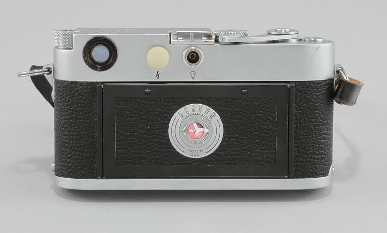 KAMERA, Leica M3 serienummer 784704, Tyskland 1955, OBJEKTIV 4st, Leica, samt tillbehör.
