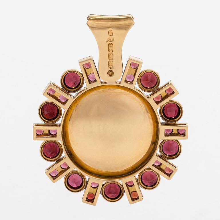 Kalevala Koru, pendant, faceted garnets, 14K gold, Helsinki 1961.