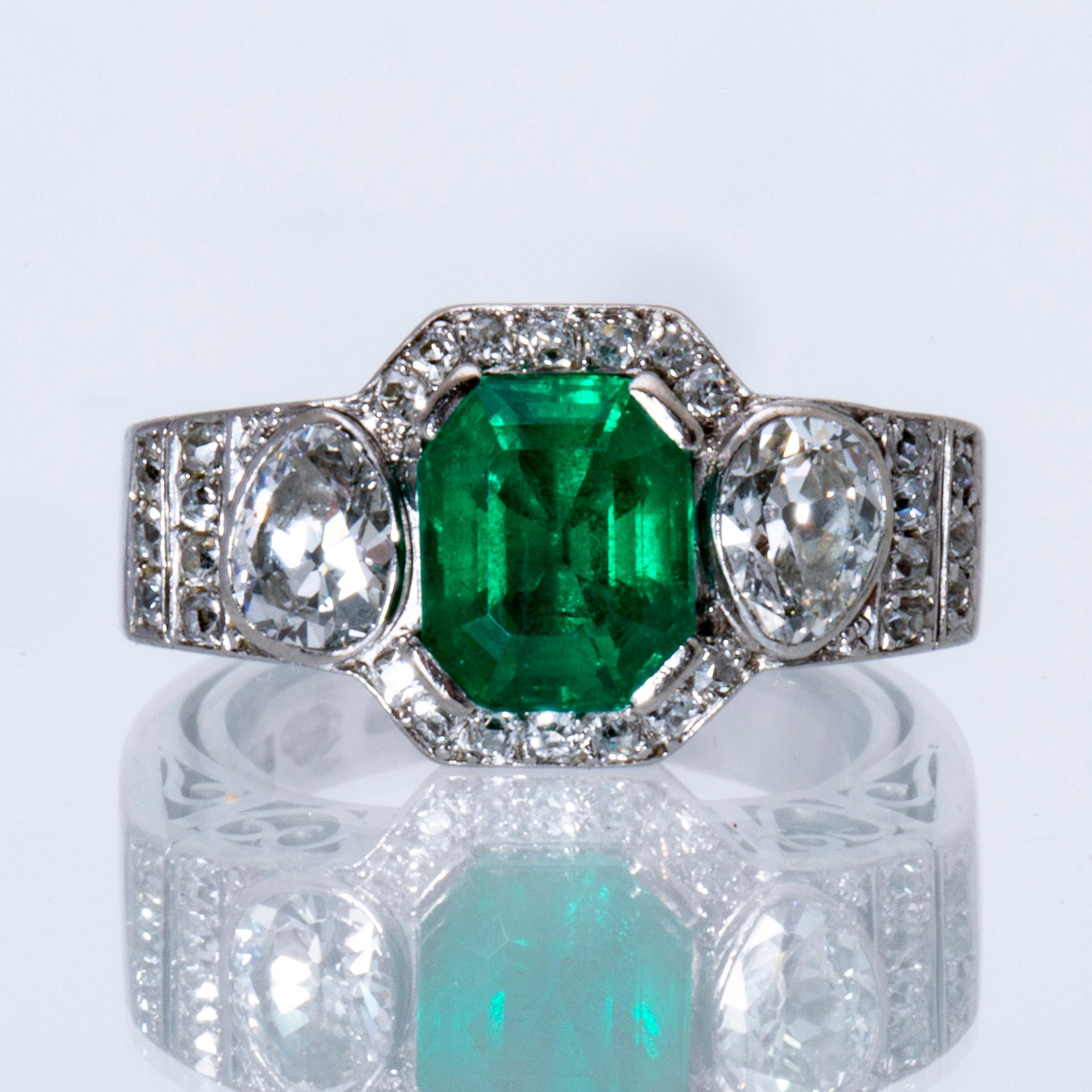Ring 18K whitegold 1 emerald approx 2 ct and old-cut diamonds approx 1,5 ct, G Dahlgren & Co Malmö 1968.