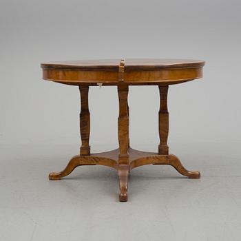 A first half of the 20th century dining table veneered with birch. With three extension leaves.