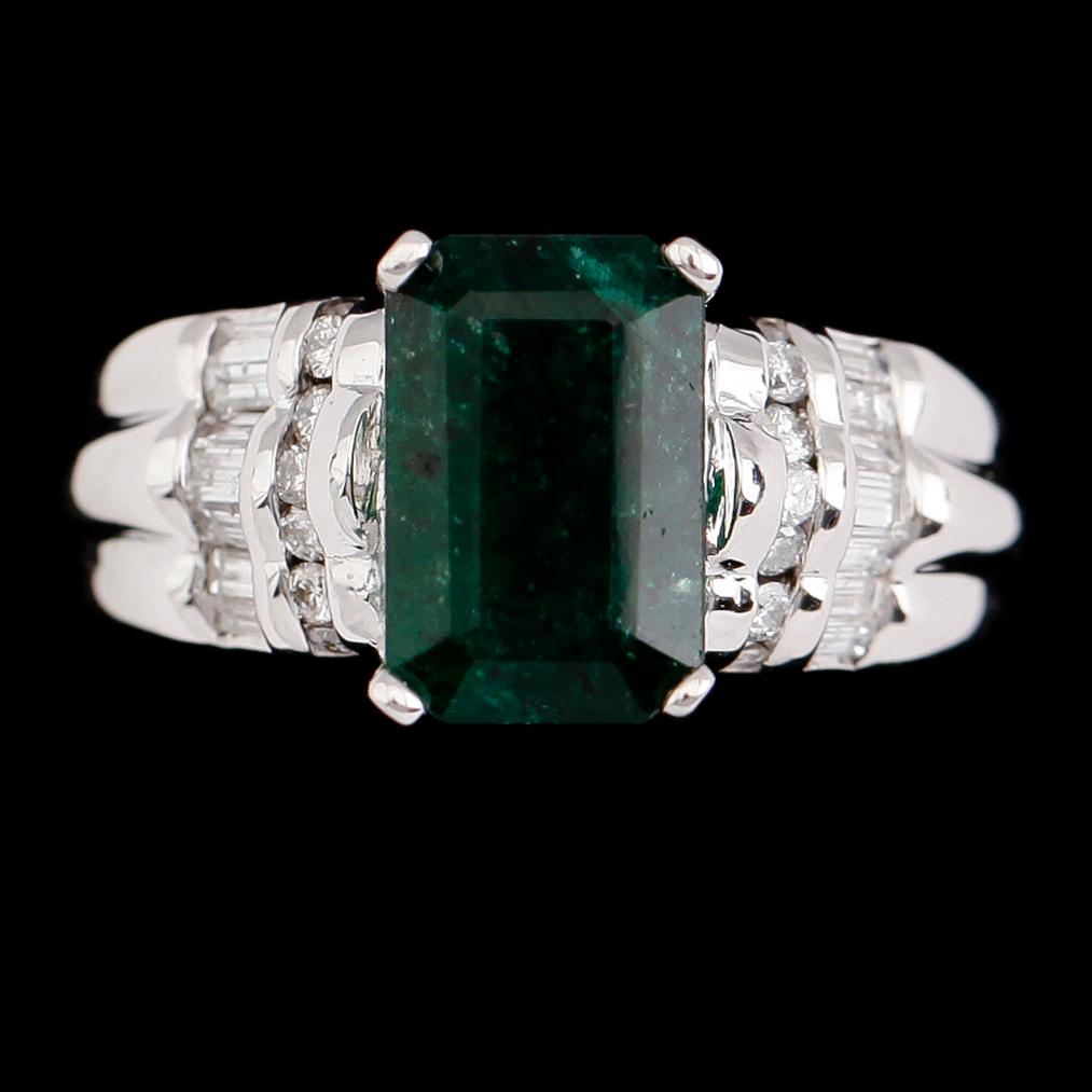 RING, 18 k guld, smaragd ca 3.35 ct, diamanter tot ca 0.78 ct.