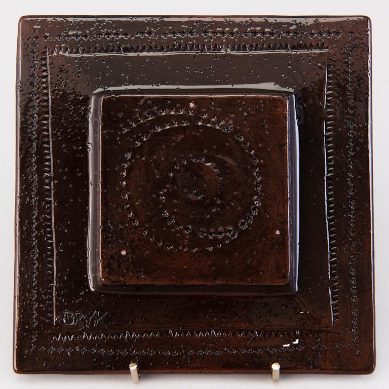 RUT BRYK, reliefi, kivitavaraa, signeerattu BRYK.